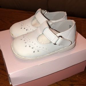 Toddler girl Mary Jane dressy white shoes